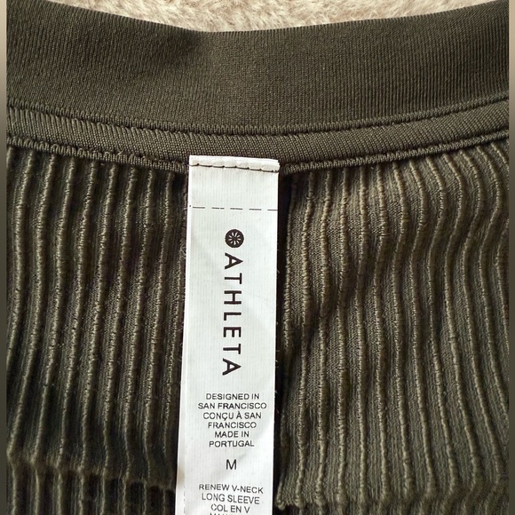 NWT Athleta Renew V-Neck Long Sleeve Top Olive Green Size M - Picture 6 of 9